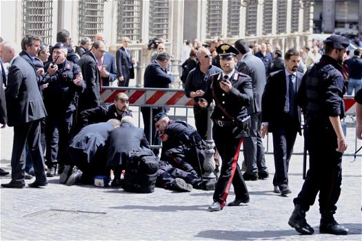 Sparatoria a Palazzo Chigi, feriti due carabinieri