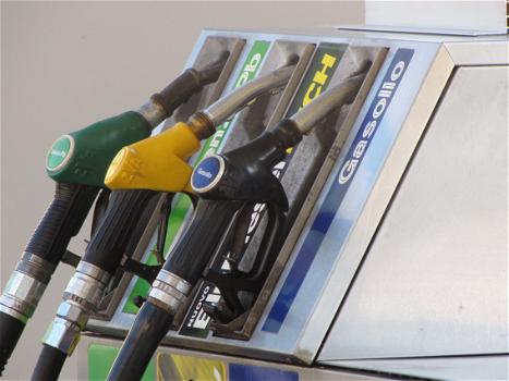 Caro benzina, nel 2012 i prezzi più alti di sempre