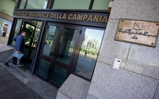 Regione Campania, indagati per peculato 53 consiglieri