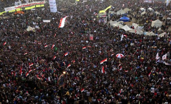 Egitto, ultimatum dell’opposizione a Mohamed Morsi: via entro domani