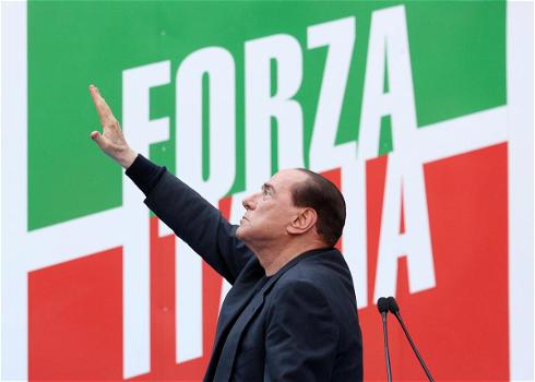 Manifestazione pro Berlusconi davanti a Palazzo Grazioli