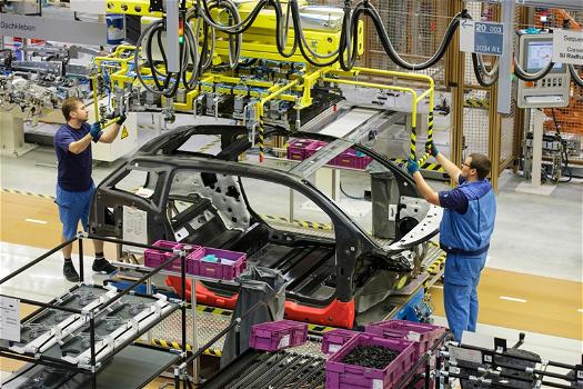 Il BMW Group inizia la produzione in serie dell’auto elettrica BMW i3