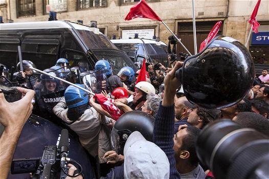 Movimenti per la casa in piazza a Roma, scontri con la polizia