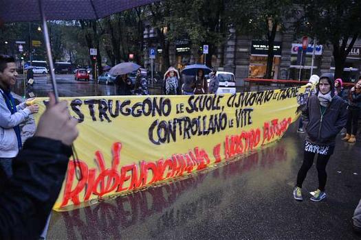 Studenti in piazza in tutta Italia: “Ci rubano il futuro”