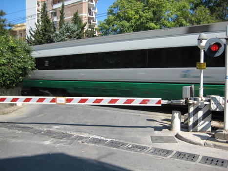 Mantova: 2 ragazzi travolti dal treno in un passaggio a livello