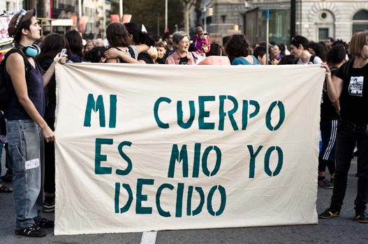 Proteste femministe in Spagna: “il corpo è mio e decido io!”