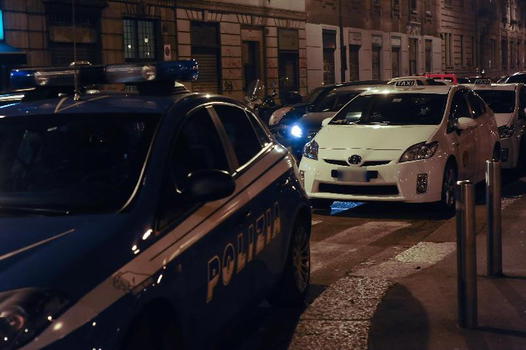 Tassista in fin di vita dopo un’aggressione a Milano per banale litigio