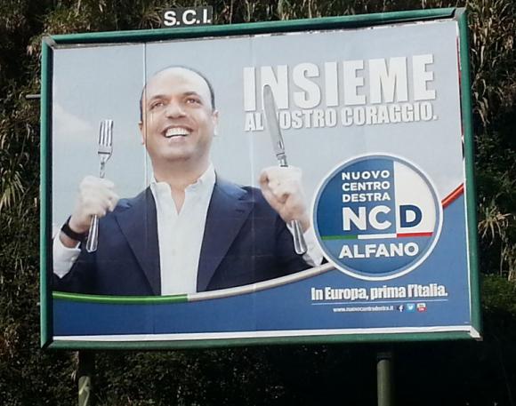 Manifesti elettorali ritoccati per Alfano: forchetta e coltello