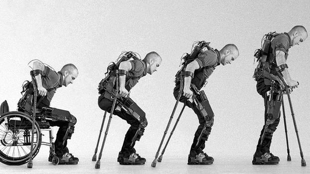 Novità per i paraplegici, un esoscheletro robot li farà camminare