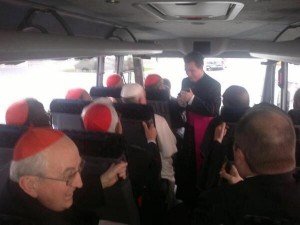 papa-e-cardinali-in-pullman