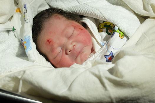 Xiamen: donna partorisce il figlio mentre subisce un incidente mortale