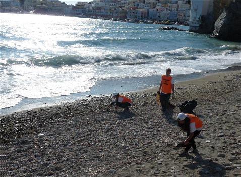 Vacanze gratis se aiuti a pulire le spiagge di Ponza