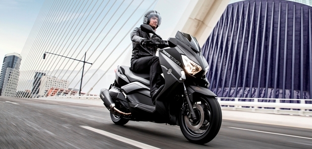 Yamaha X-MAX 400 MOMODESIGN, stile italiano e tecnologia giapponese