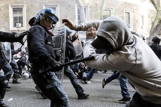Violenze gratuite al Corteo a Roma: la Polizia sotto accusa