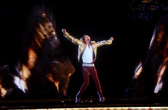 Michael Jackson torna in vita ai Billboard Award 2014