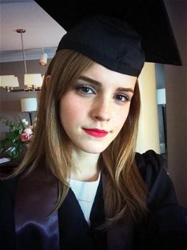 Emma Watson si laurea alla Brown University