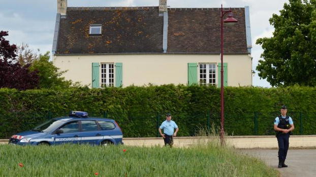 Marito geloso si uccide dopo aver evirato e ucciso il sindaco