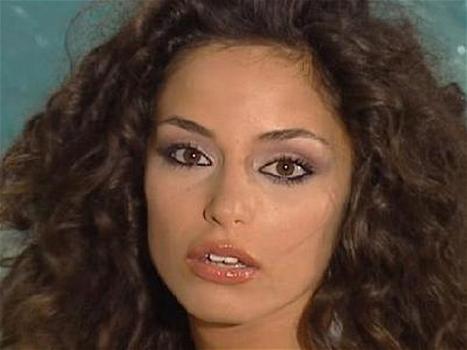Raffaella Fico diventa cantante ma non rinuncia al suo lato sexy