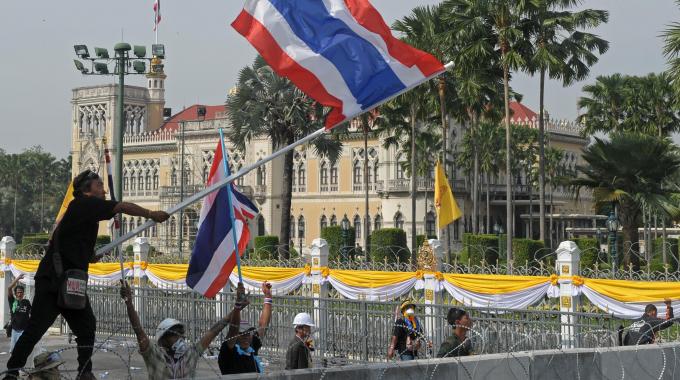Caos politico in Thailandia. Decretata la legge marziale