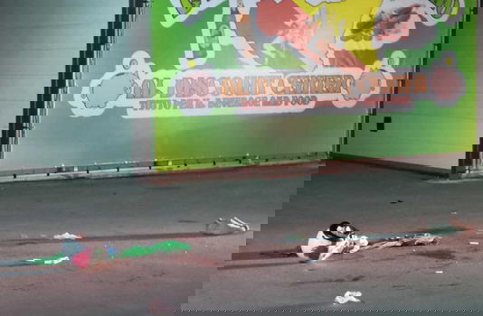 Commerciante ucciso davanti alla figlia mentre era in moto