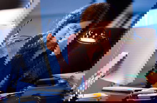 Occhi secchi: la causa troppe ore davanti al pc