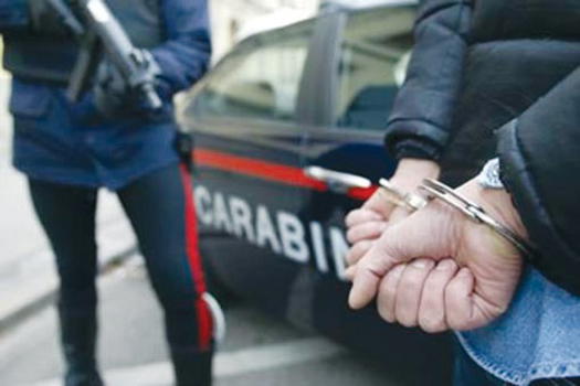 Varese, si autoaccusa di due omicidi. Riaperte le indagini
