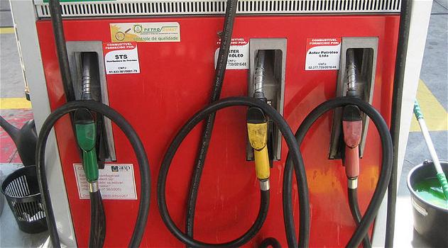 Prezzo della benzina in aumento con l’arrivo dell’estate