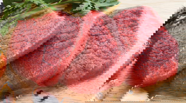 Tumore al seno: troppa carne rossa da giovani aumenta il rischio