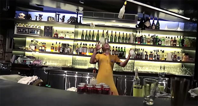Il barman più stupefacente che abbiate mai visto