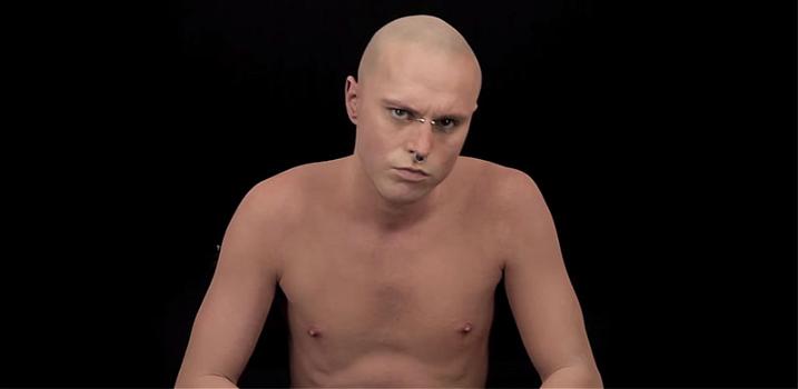 Zombie Boy: l’uomo più tatuato al mondo si mostra in video senza tatuaggi