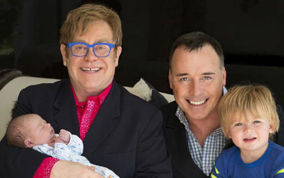 Elton John: “Gesù avrebbe approvato i matrimoni gay”