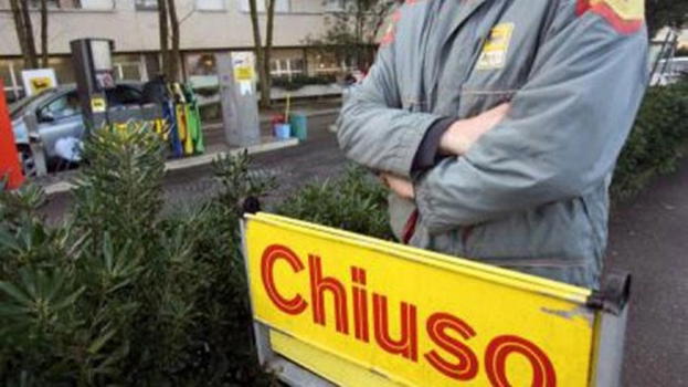 Inizia domani 14 e continuerà fino al 19 giugno lo sciopero dei benzinai. Stop dei self service