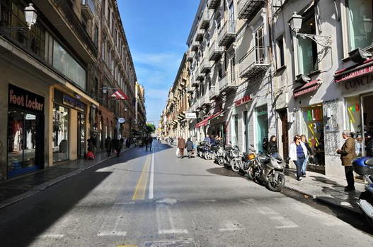 Turista australiano picchiato e derubato a Palermo