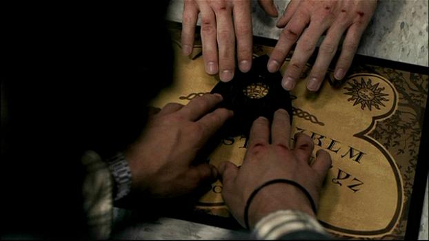 Usano una Tavola Ouija e finiscono in ospedale “posseduti” da Spiriti Maligni