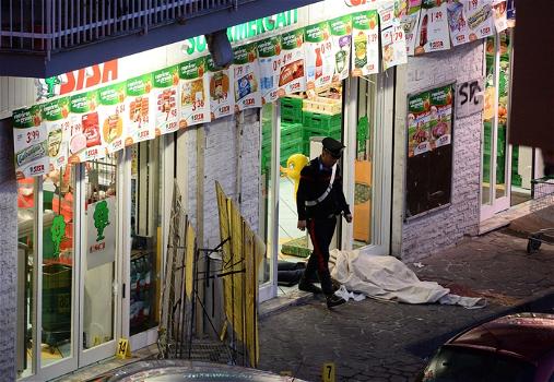 Napoli, carabiniere fuori servizio uccide un rapinatore