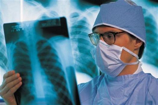 Vicenza, tre medici operano il polmone sbagliato: è subito polemica sulla malasanità