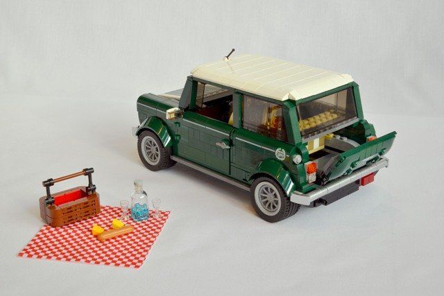 La Mini Cooper classica realizzata da LEGO - Posteriore