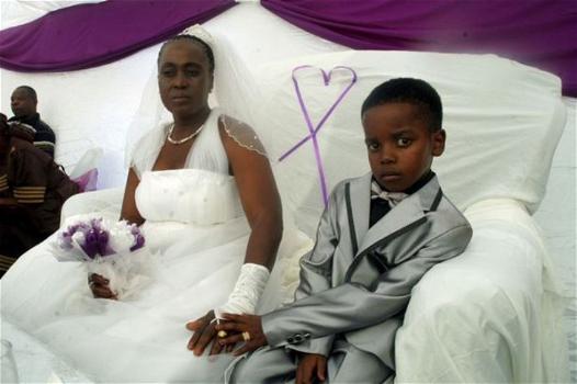 Sudafrica, matrimonio tra donna di 62 anni e bambino di 9