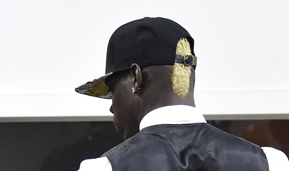 Balotelli ‘spara’ su Instagram poi fa sparire la foto