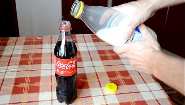 Ecco cosa succede se mischiate Coca Cola e latte