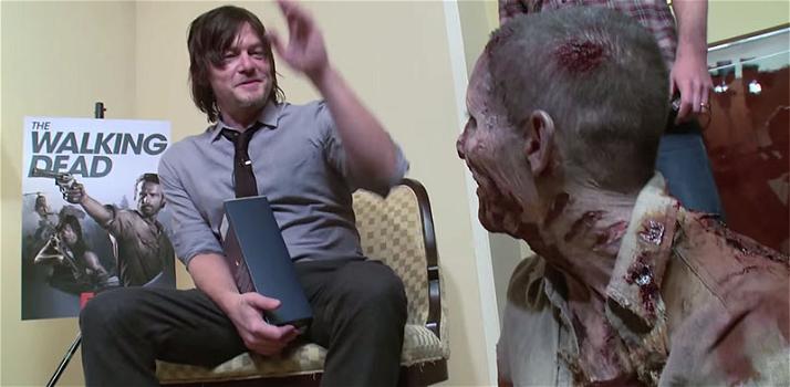 Nick, il ragazzo senza braccia e gambe, fa uno scherzo all’attore di The Walking Dead
