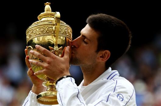 Novak Djokovic trionfa a Wimbledon e torna n°1