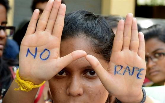 Bambina indiana stuprata e impiccata