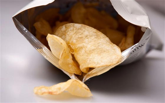 Topo morto nelle patatine. Assolta la ditta. “Il topo è stato fritto a parte”
