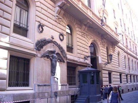 Rapina in banca a Palazzo San Macuto. Catturato il rapinatore