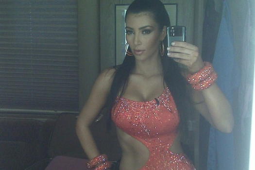 Kim Kardashian pubblica un libro di selfie