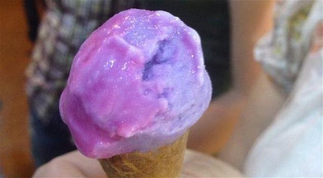 Inventato il gelato che cambia colore mentre si scioglie