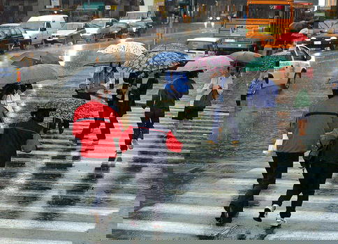 Maltempo al Nord, allagamenti e danni ingenti. Ragazzi salvati dalle tende