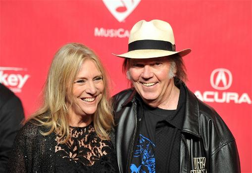 Neil Young chiede il divorzio dopo 36 anni di matrimonio