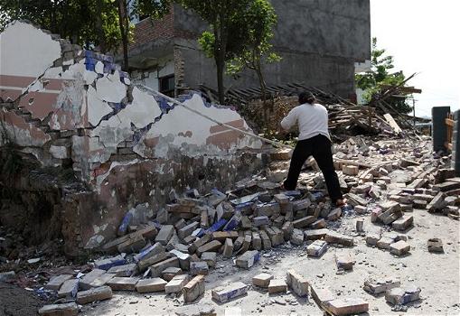 Terremoto in Cina: 150 morti nel sud ovest del paese